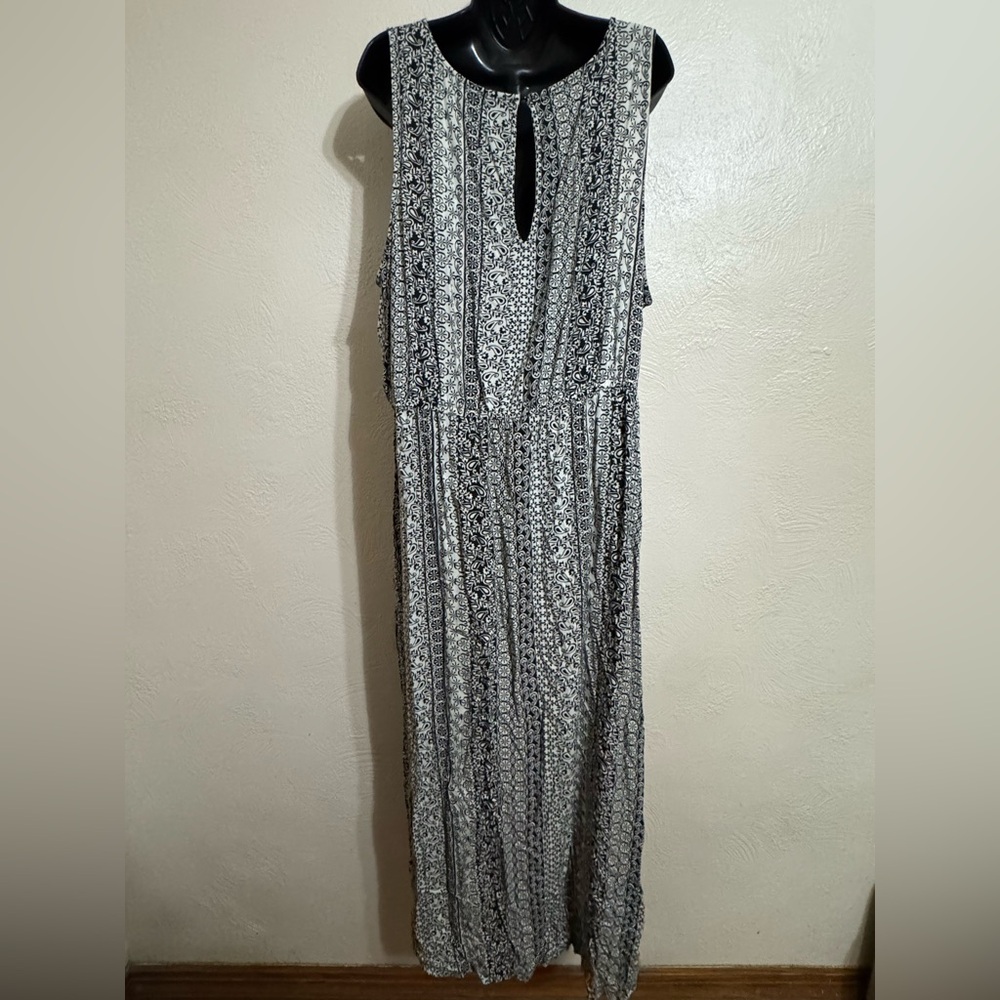 Torrid size 3 maxi dress slits both sides - Picture 3 of 4